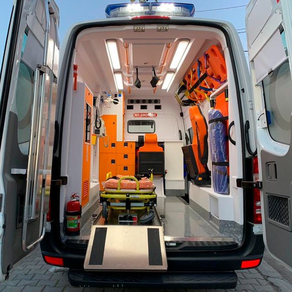 Intérieur équipé de l'ambulance médicalisée Synapse HSE